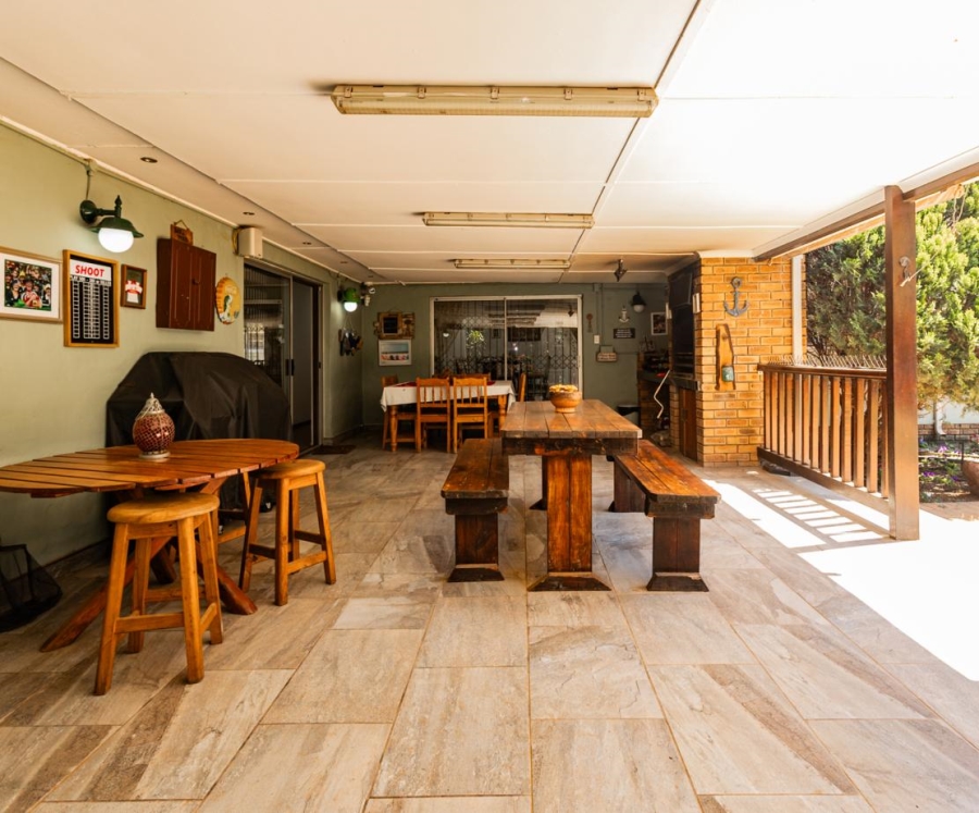 8 Bedroom Property for Sale in Joostenbergvlakte Western Cape